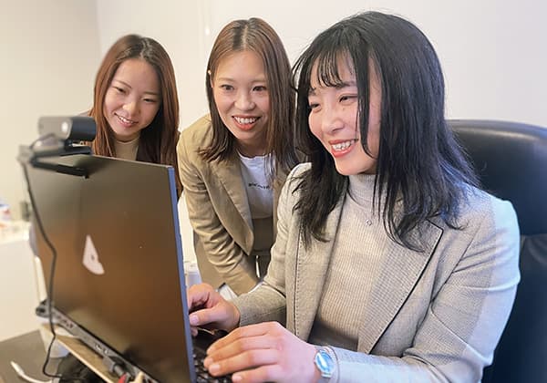 逓信館外観